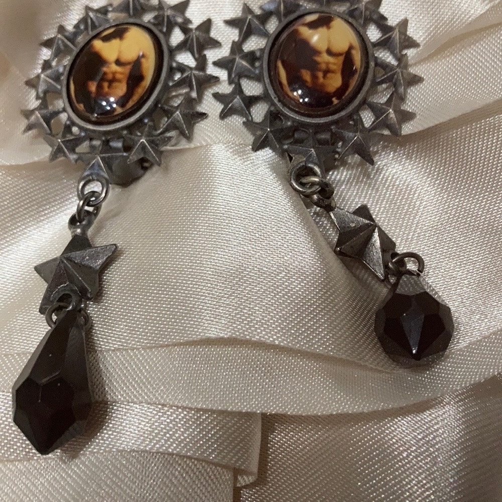 Earrings gold tone